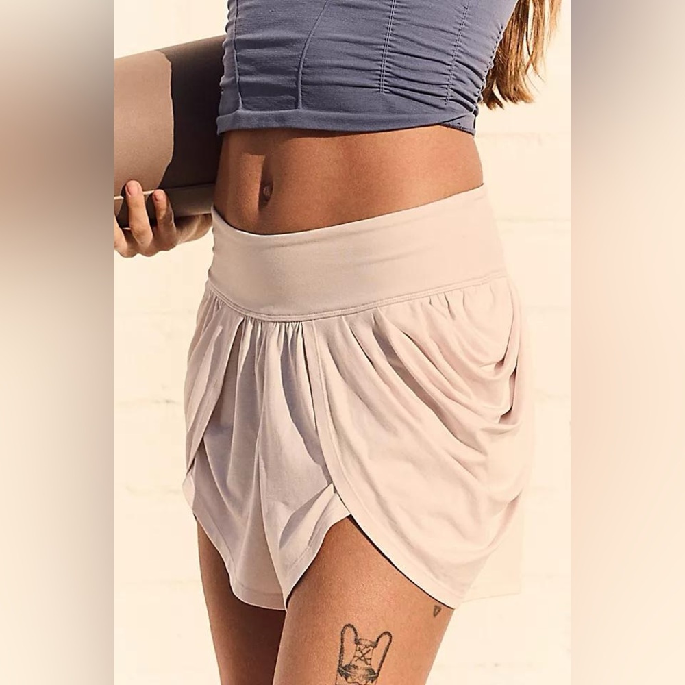 Women's Cream Shorts